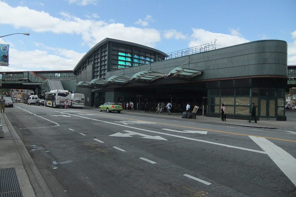 Train Jackson Heights – Roosevelt Avenue 74th Street – Broadway